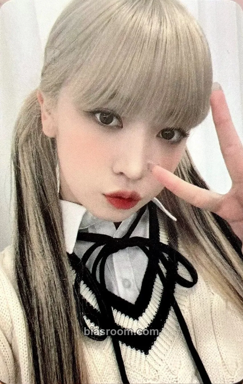 Haruna The Collective Soul and Unconscious: Chapter One Photocard - Billlie - Billlie K-pop photocard