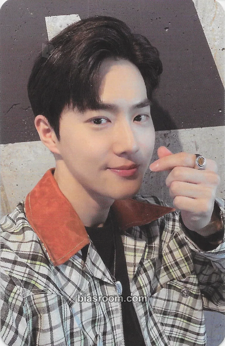 Suho Grey Suit Photocard - EXO - EXO K-pop photocard