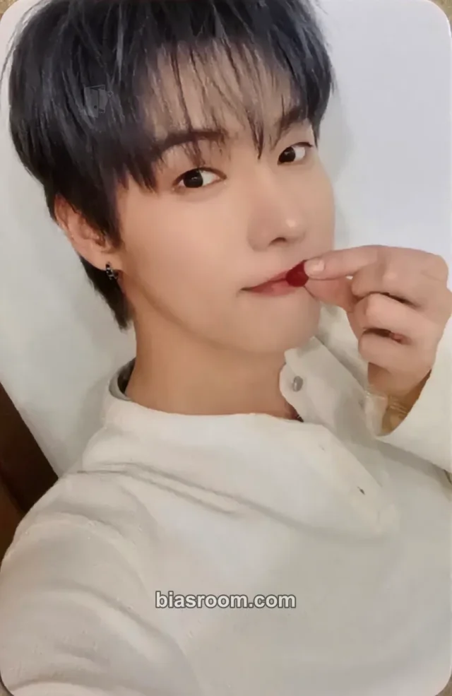 ONEWE - Yonghoon - The Quiver Album everline fansign