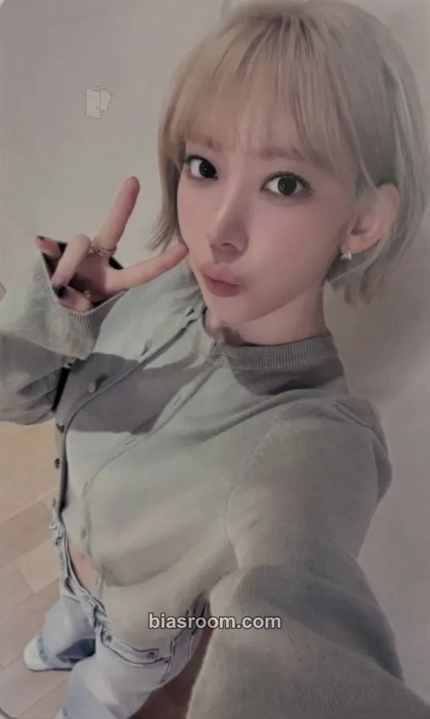 Sakura Pureflow Tour (2026) Photocard - LE SSERAFIM - LE SSERAFIM K-pop photocard