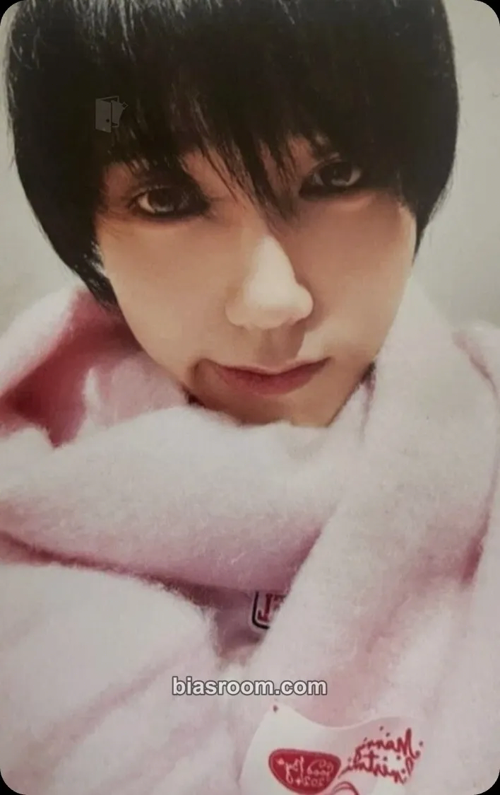 Yesung 2024 Pink Christmas Photocard - SUPER JUNIOR - SUPER JUNIOR K-pop photocard