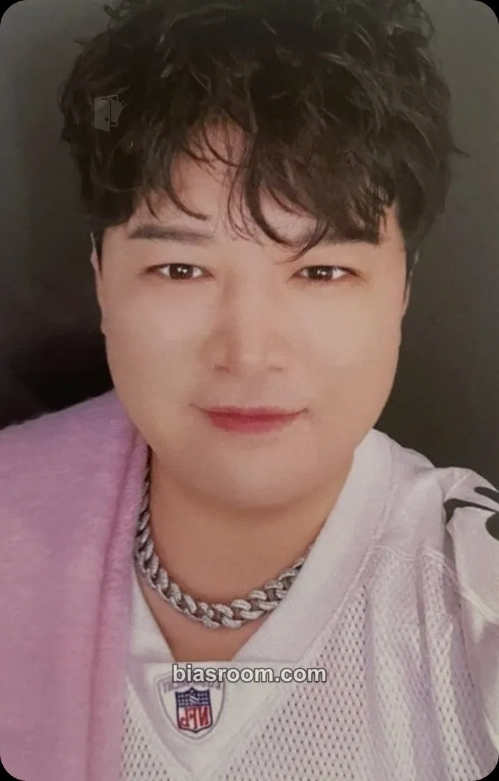Shindong 2024 Pink Christmas Photocard - SUPER JUNIOR - SUPER JUNIOR K-pop photocard
