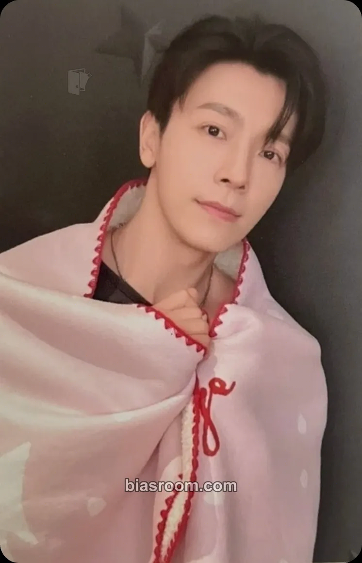 Donghae 2024 Pink Christmas Photocard - SUPER JUNIOR - SUPER JUNIOR K-pop photocard