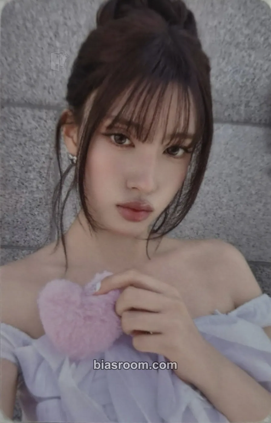 Yoon 2:LOVE Photocard - STAYC - STAYC K-pop photocard