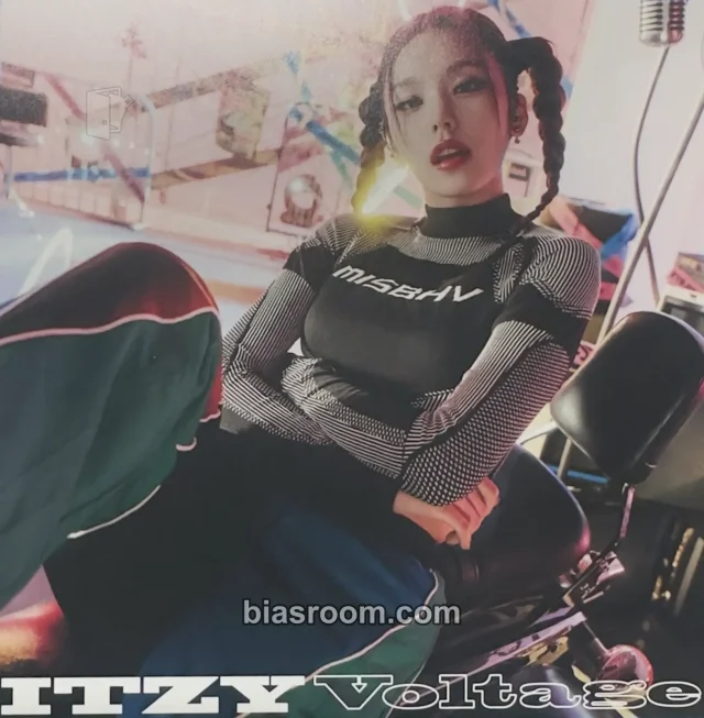 ITZY - Yeji - Voltage Album postcard