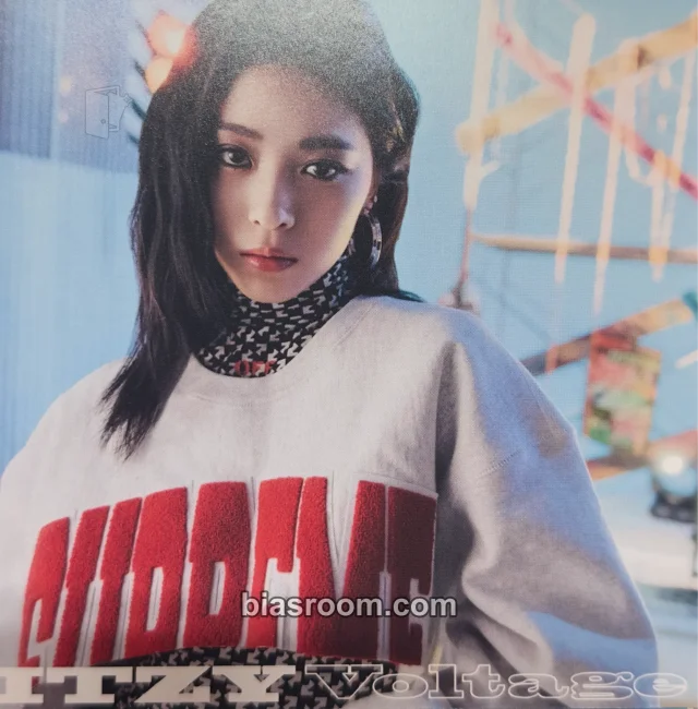 ITZY - Ryujin - Voltage Album postcard