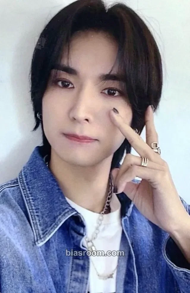 PENTAGON - Yuto - 2023 Season's Greetings: Record of Youth Other pob (pre-order benefit) apple music season's greetings