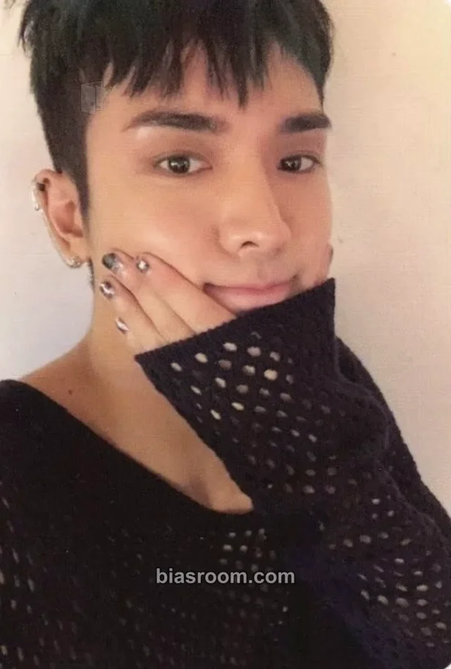 PENTAGON - Yuto - Universe : The Black Hall Album upside version pob (pre-order benefit)