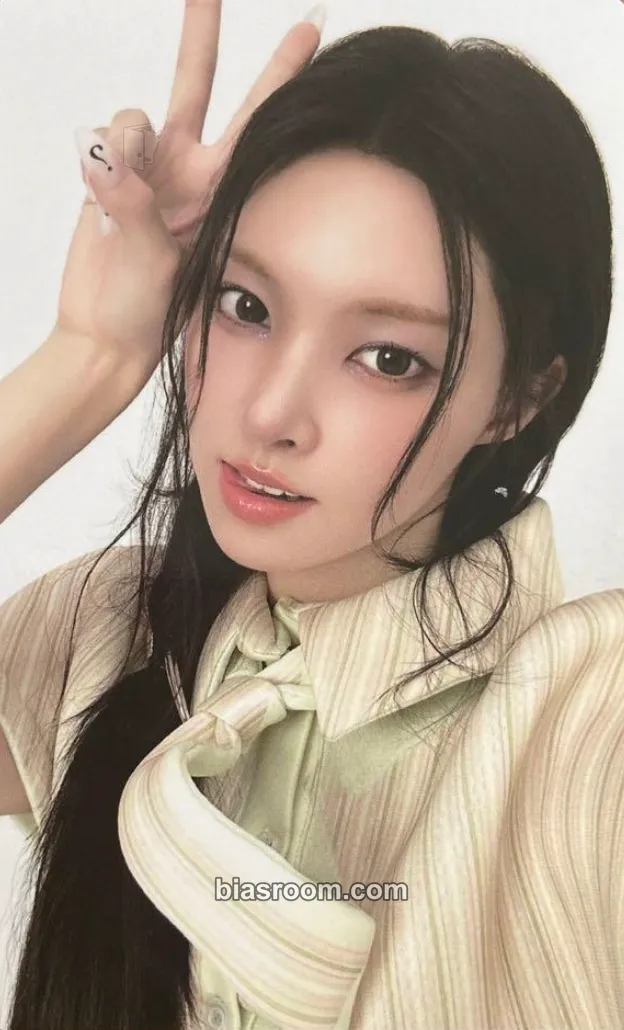 Yunah I Got Your Back Photocard - ILLIT - ILLIT K-pop photocard