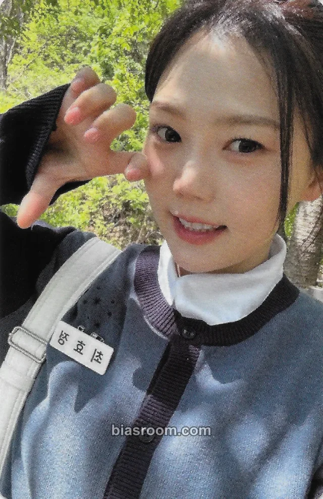 OH MY GIRL - Hyojung - Purple Note Album over the rainbow rbw cafe event