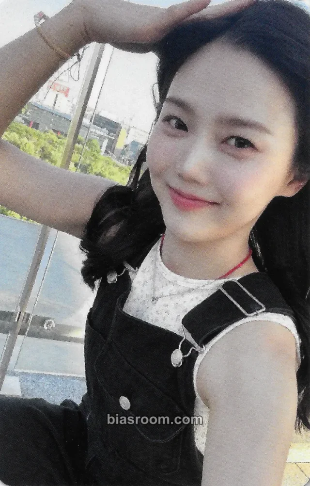OH MY GIRL - Hyojung - Purple Note Album over the rainbow rbw cafe event