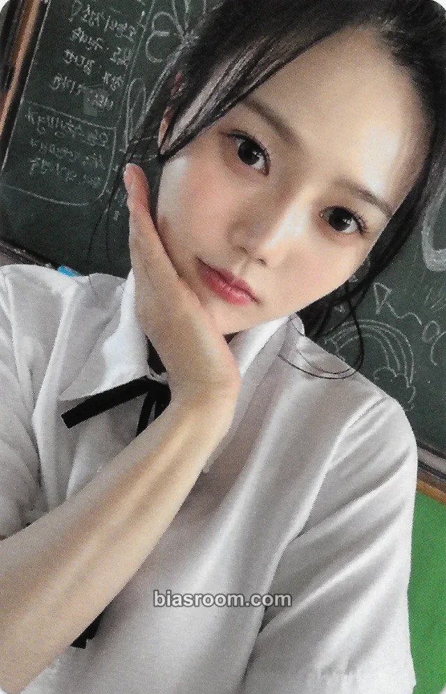 OH MY GIRL - Hyojung - Purple Note Album over the rainbow rbw cafe event