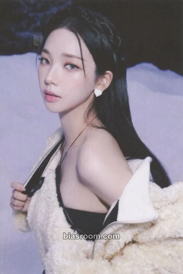 Karina 2022 Winter SMTOWN: SMCU PALACE Photocard - aespa - aespa K-pop photocard