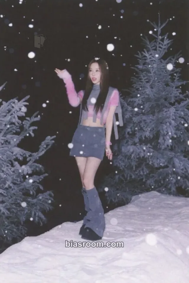 aespa - Winter - 2022 Winter SMTOWN: SMCU PALACE Album album inclusion postcard