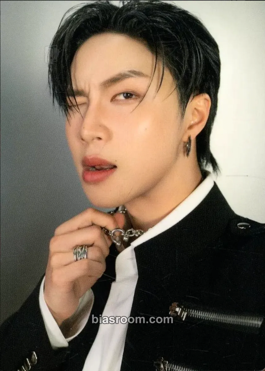 JungT Because of You, I Shine (Japanese Version) Photocard - BUS - BUS K-pop photocard