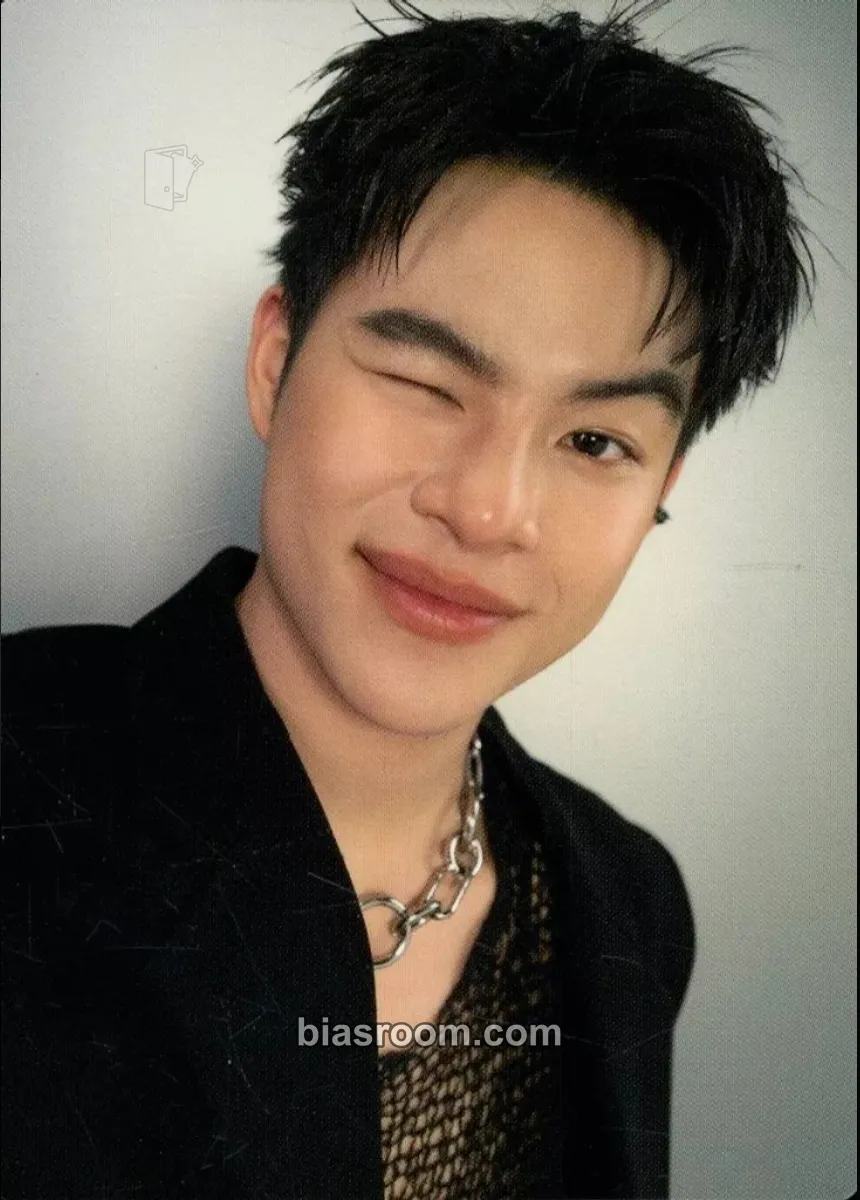 Marckris Because of You, I Shine (Japanese Version) Photocard - BUS - BUS K-pop photocard