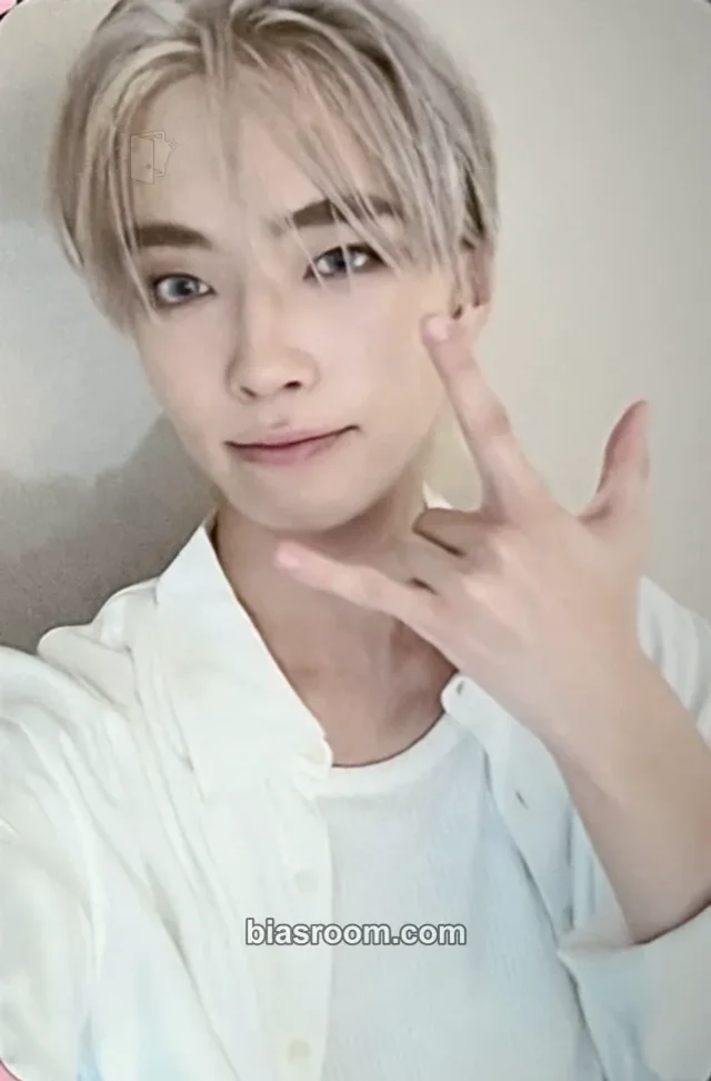 NEWBEAT - Yunhu - Louder Than Ever Album album photocard vr version