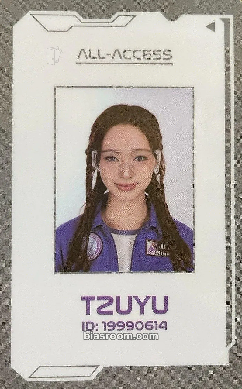 Tzuyu 10VE Universe (10th Anniversary) Photocard - TWICE - TWICE K-pop photocard