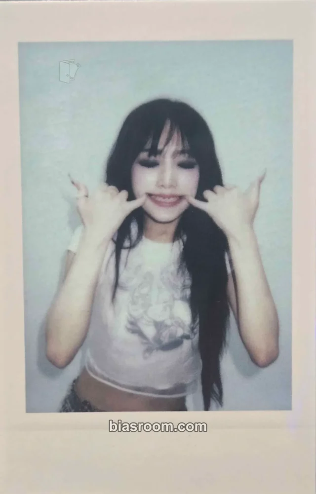 Yena - Yena - HATE XX Album lucky draw (LD) polaroid