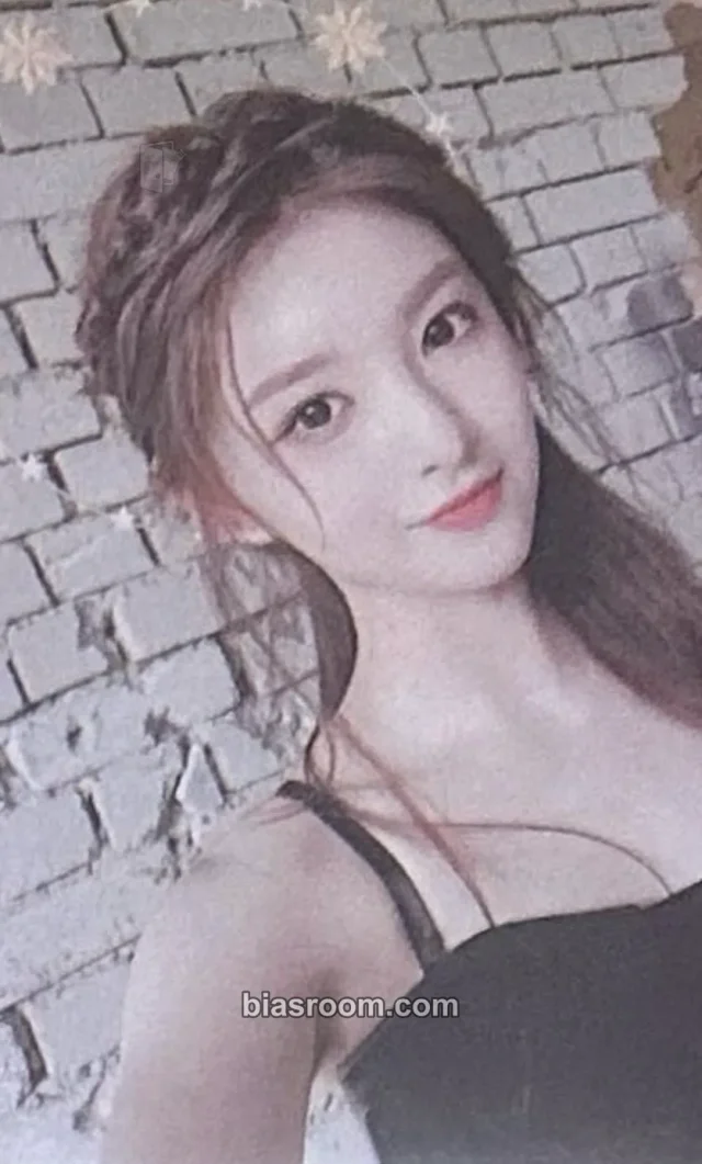 EVERGLOW - Yiren - Hush Album broadcast