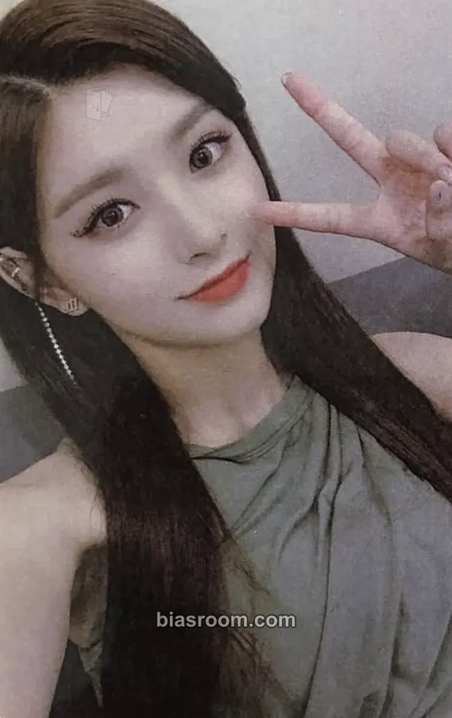 EVERGLOW - Yiren - Hush Album broadcast