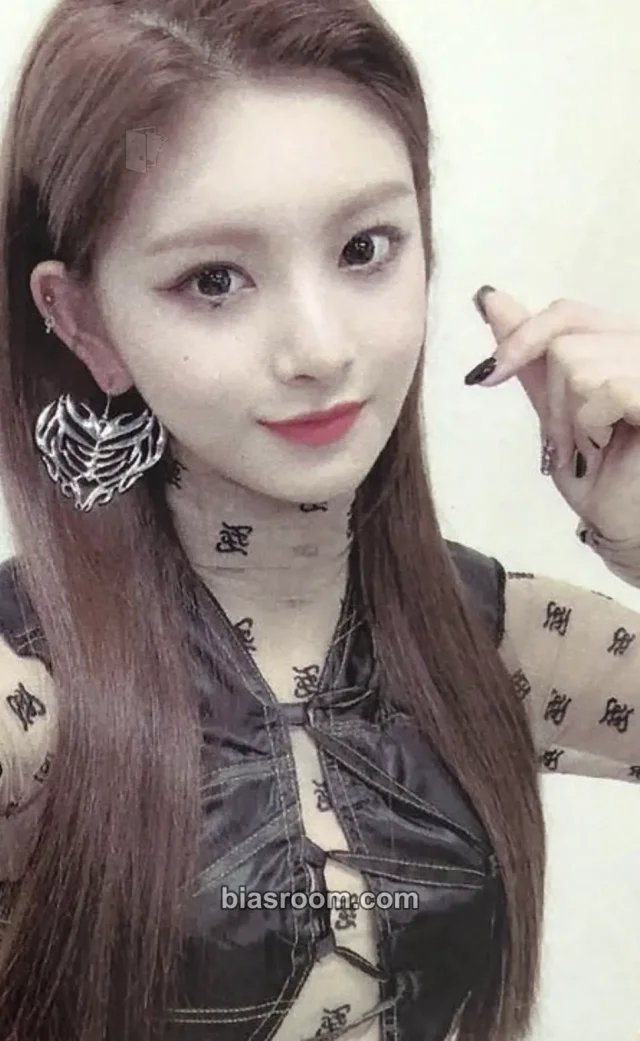EVERGLOW - Yiren - Hush Album broadcast