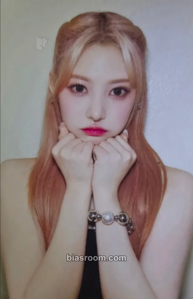 RESCENE - Liv - Re:Scene Album fansign kpopmerch round 1