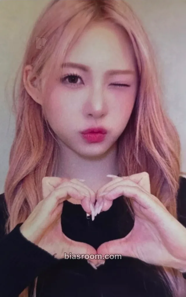 RESCENE - Liv - Re:Scene Album withmuu/withdrama fansign round 2