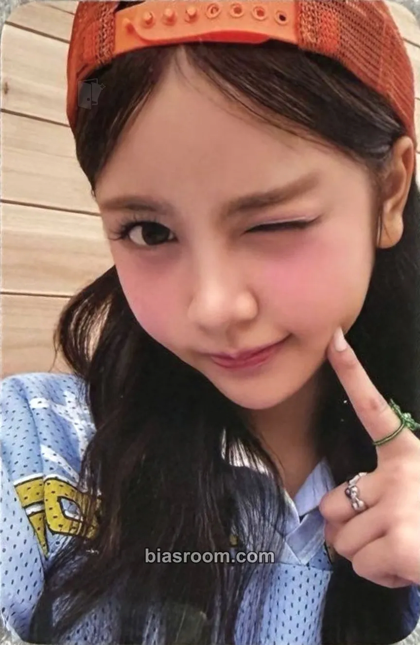 Carmen HEARTS2HEARTS - Teenieping MD Photocard - Hearts2Hearts - Hearts2Hearts K-pop photocard