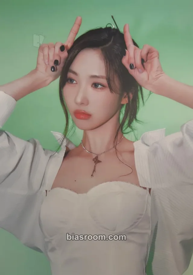 Dreamcatcher - Yoohyeon - Reason Boutique Event merch inclusion poster set