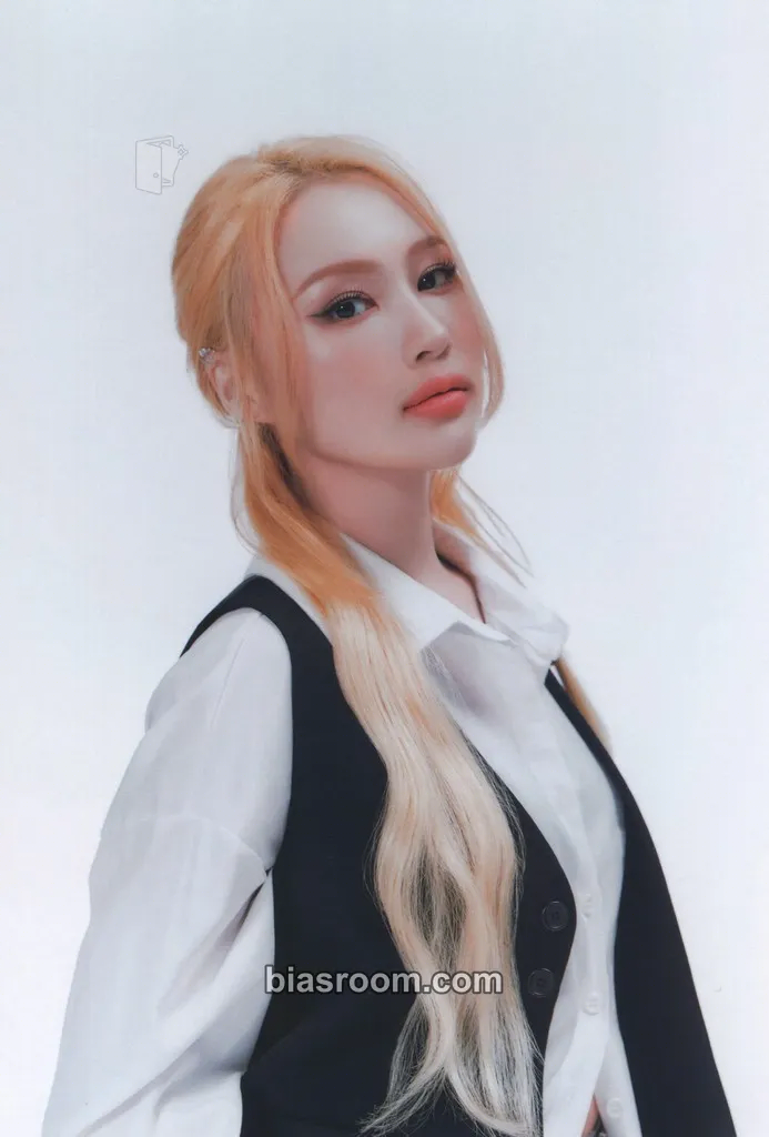 Siyeon Reason Boutique Photocard - Dreamcatcher - Dreamcatcher K-pop photocard