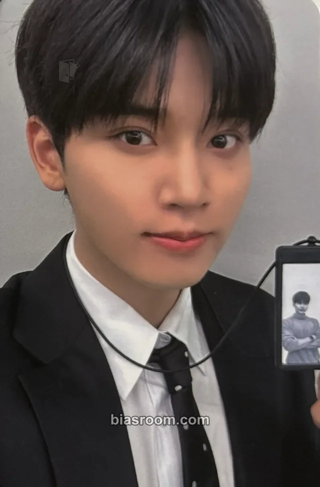 Omega X - Hyuk - Concert in Seoul Island: Finally We Landed Event tour exclusive