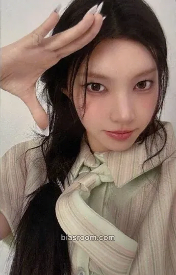 Yunah I Got Your Back Photocard - ILLIT - ILLIT K-pop photocard