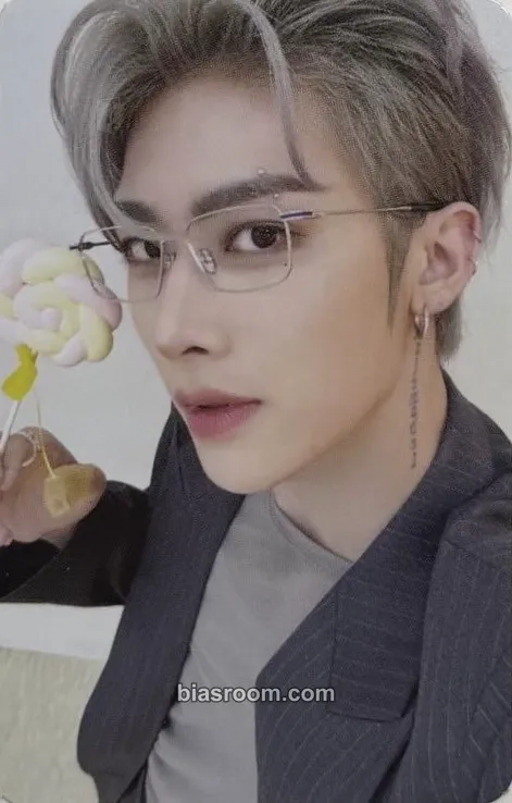 Ricky Sequence 01: Curiosity Photocard - AND2BLE | Bias Room
