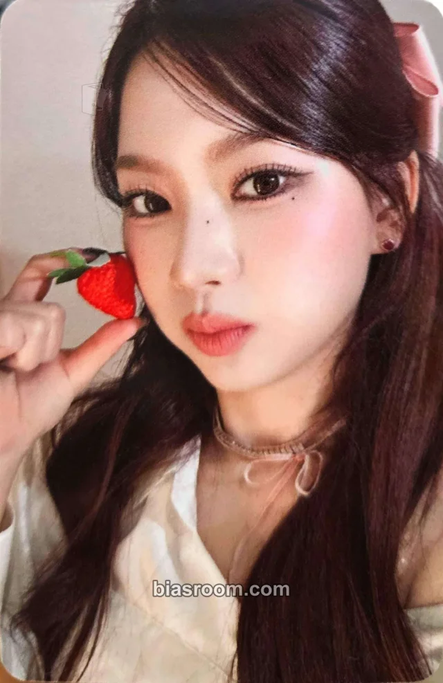 STAYC - Isa - S Album starriver strawberry version