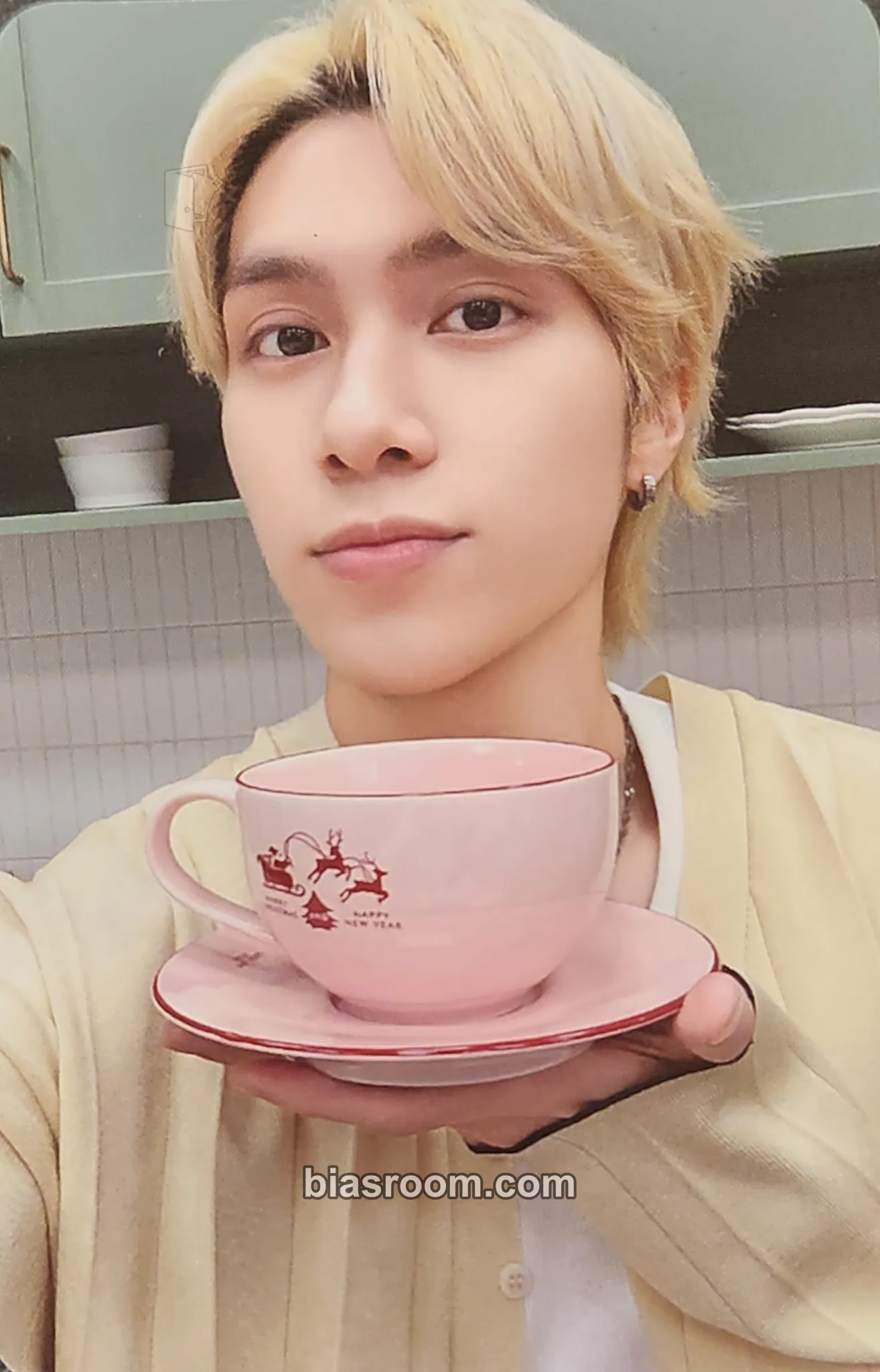 Hendery Pink Christmas 2024 Photocard - NCT - NCT K-pop photocard