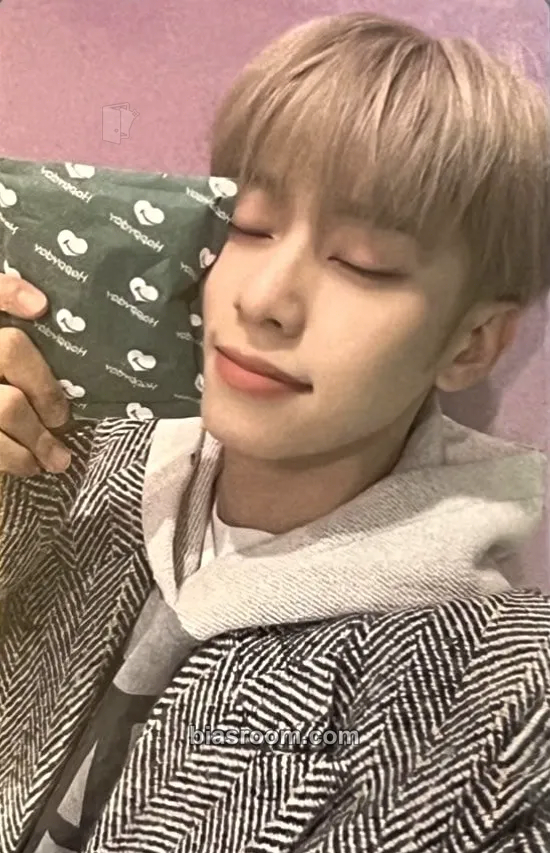 Donghyun THE FUTURE IS OURS : FOUND Photocard - AB6IX - AB6IX K-pop photocard