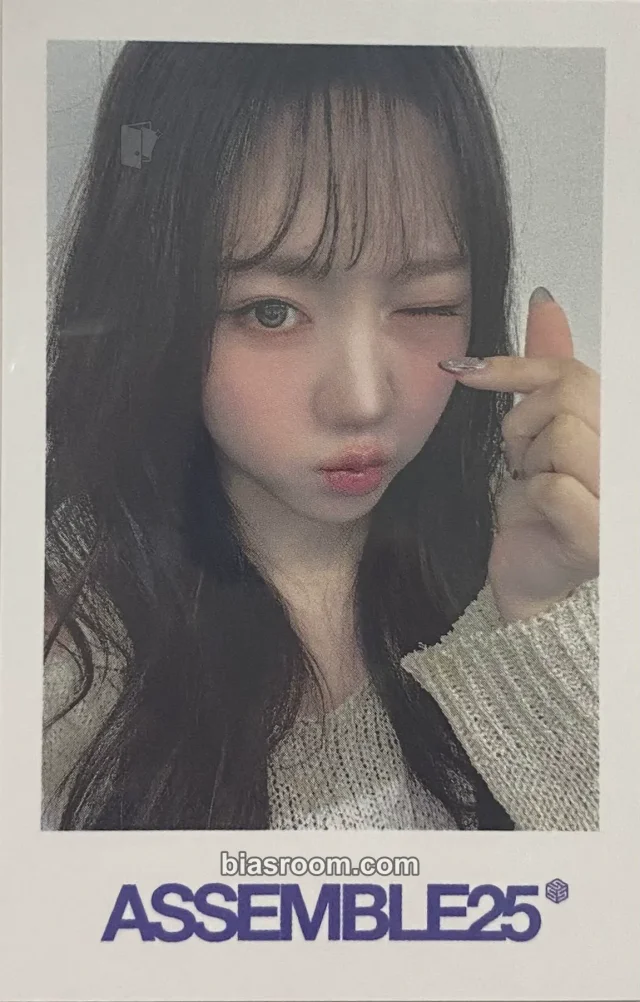 tripleS - Shion - Assemble25 Album video call (fancall) polaroid