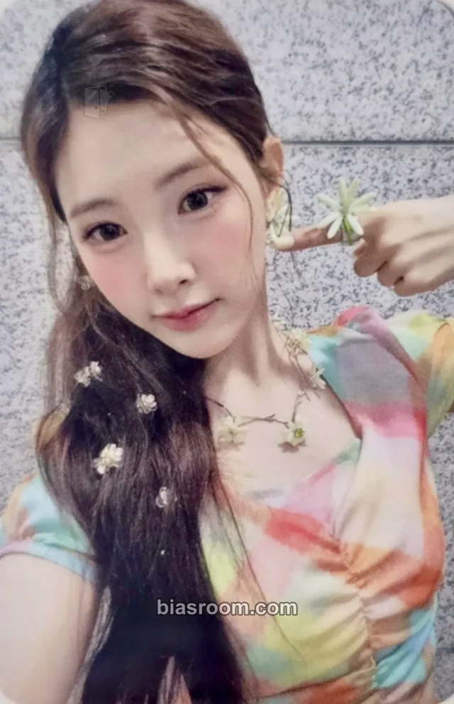 Baby DONT Cry - Yihyun - SBS Inkigayo MC Other mc photocard broadcast inkigayo