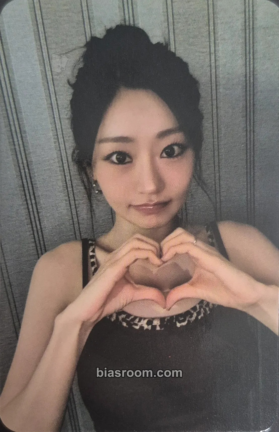 Julie Who Is She Photocard - KISS OF LIFE - KISS OF LIFE K-pop photocard