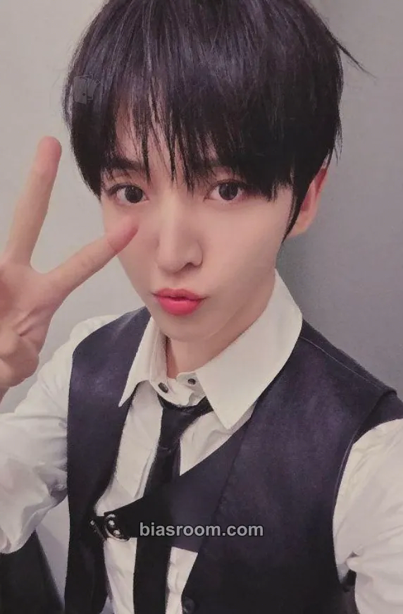 Donghyeon My First Flip Photocard - KickFlip - KickFlip K-pop photocard