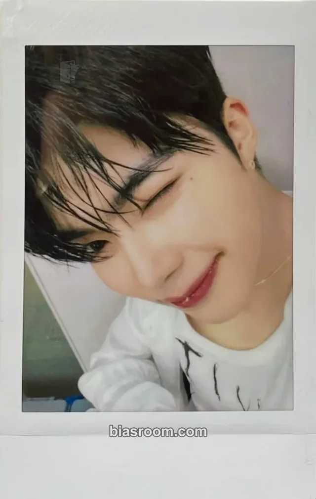 ZEROBASEONE - Gunwook - You Had Me at Hello Album tower records japan shibuya polaroid