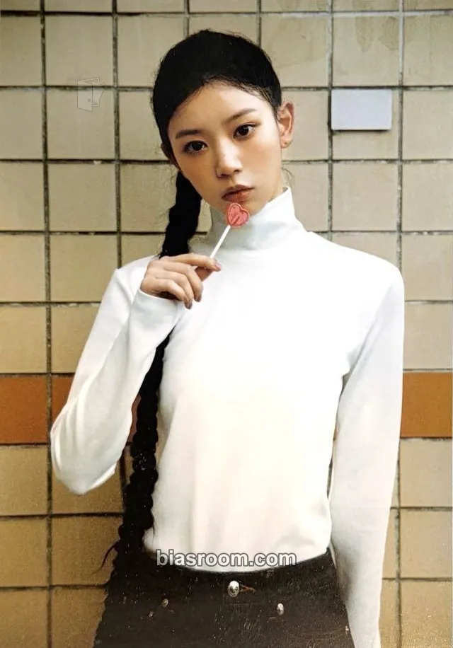 Moka SUPER REAL ME Photocard - ILLIT - ILLIT K-pop photocard