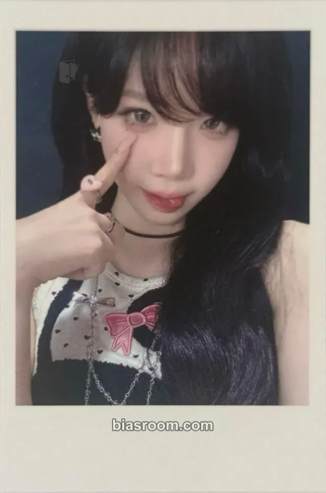 tripleS - Nakyoung - LOVE&POP pt.1 Album jump up showcase polaroid