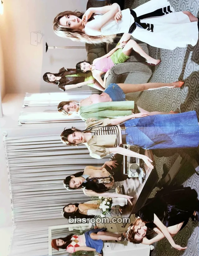 I.O.I - LOOP Album album inclusion poster