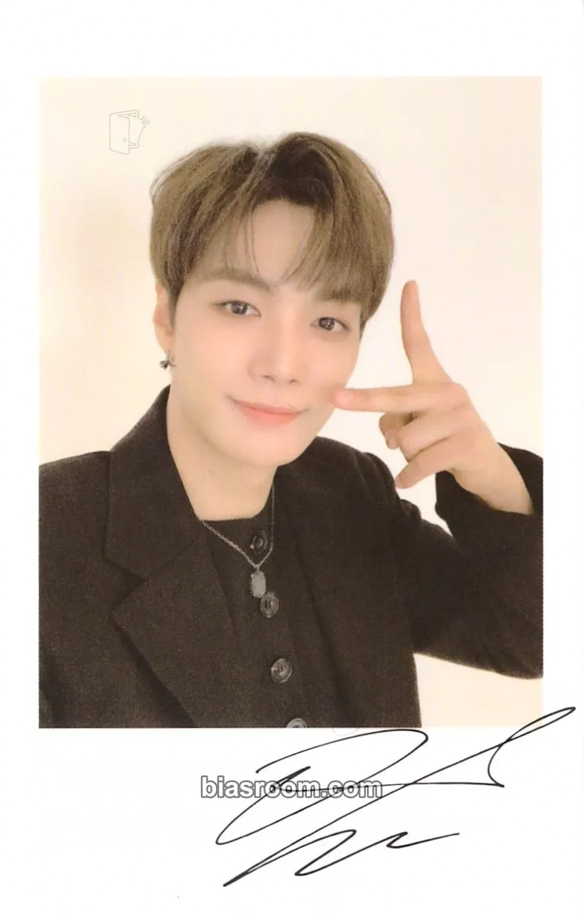 JR The Black Concert Photocard - NU'EST - NU'EST K-pop photocard