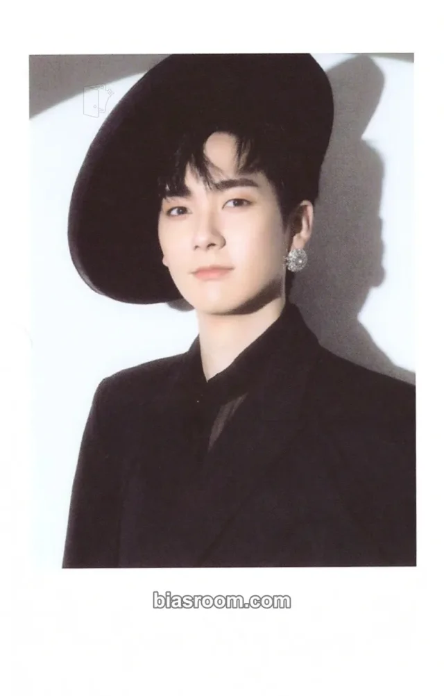 NU'EST - Aron - The Black Concert Event merch inclusion large photocard polaroid