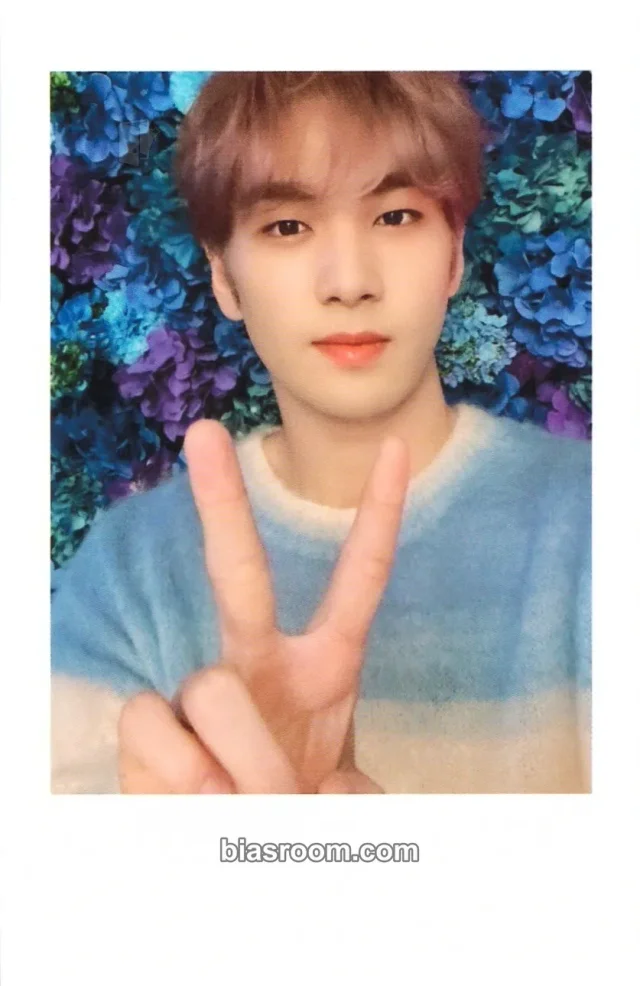 NU'EST - Baekho - On-Clip Unboxing Other merch inclusion large photocard polaroid