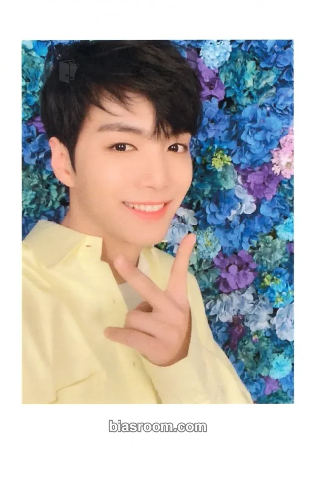 NU'EST - JR - On-Clip Unboxing Other merch inclusion large photocard polaroid