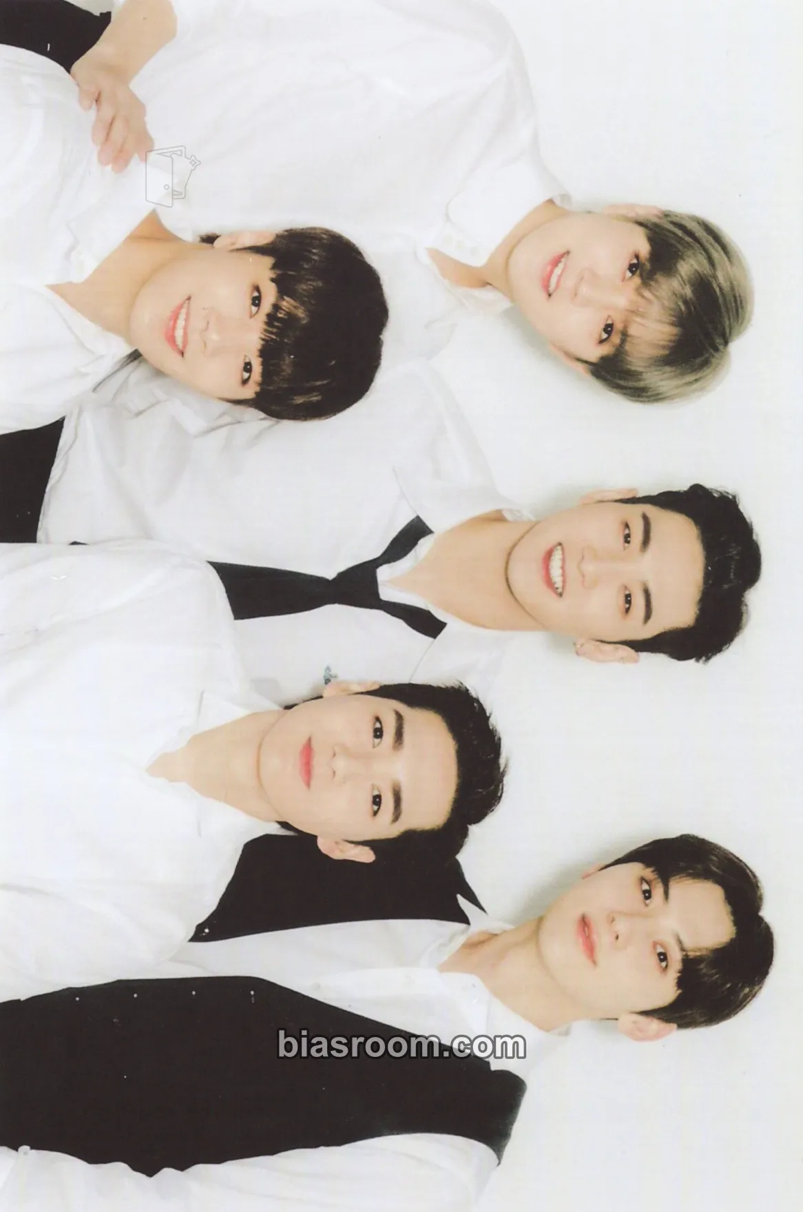 HYBE 2021 New Year's Eve Livestream Photocard - NU'EST - NU'EST K-pop photocard